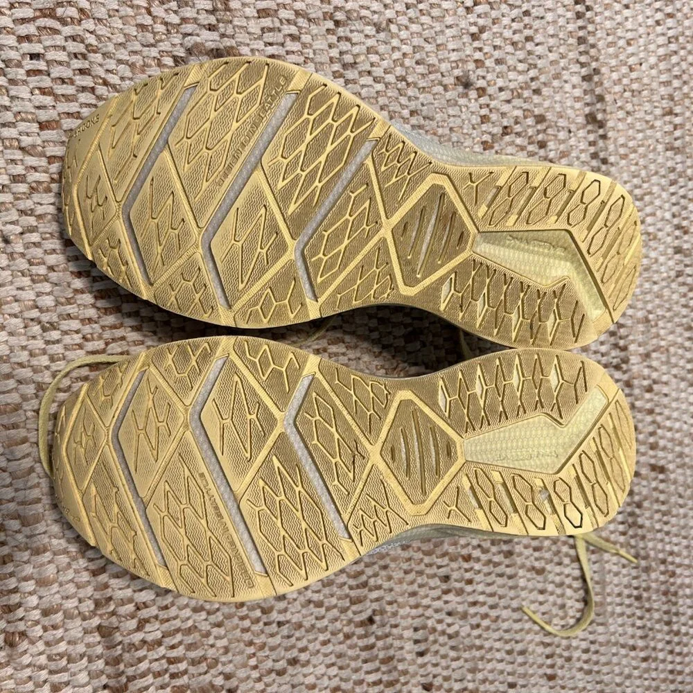 BROOKS LEVITATE RUNNING SHOES, SIZE 7 WOMENS, LIGHTLY USED - Picture 9 of 9